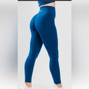 Alphalete Amplify size small victory blue